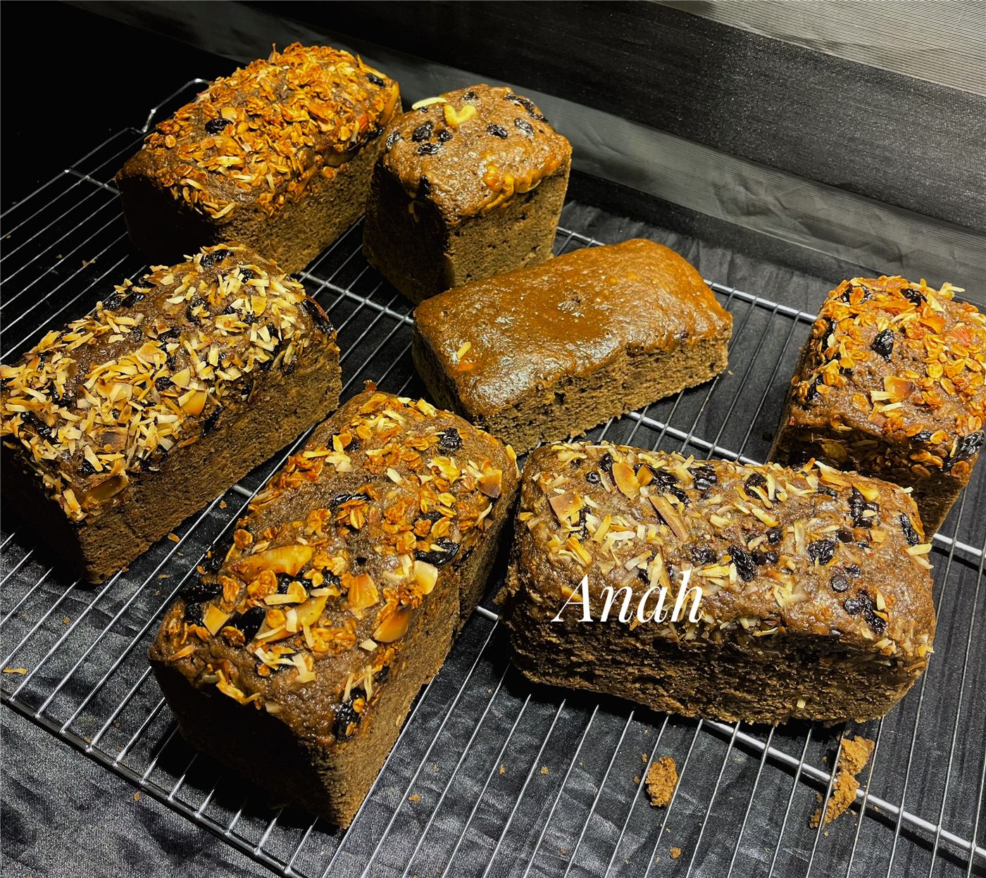 Banana Bread, design 4 by Anah Cakes